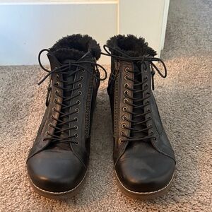 Women's Ethan Valdes Gina mid boot  Lace-Up with shearling lining. Like new.